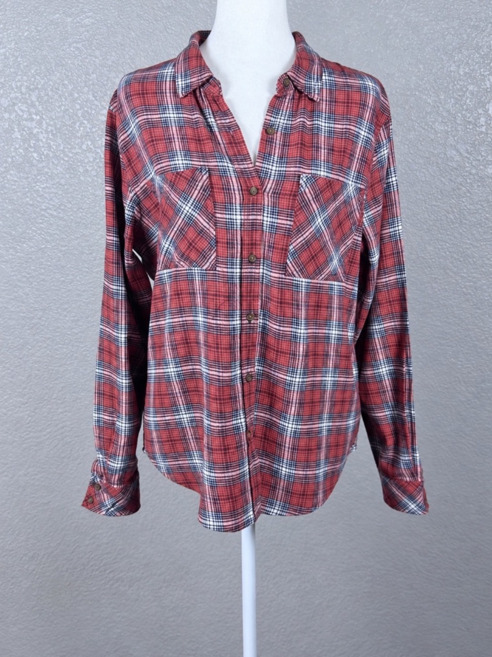 Universal Thread Red Plaid button down Long Sleeve Shirt 100% Cotton Size Medium - Picture 2 of 9